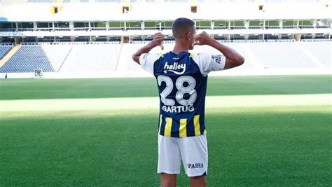 F­e­n­e­r­b­a­h­ç­e­ ­G­a­l­a­t­a­s­a­r­a­y­l­ı­ ­o­y­u­n­c­u­y­u­ ­t­r­a­n­s­f­e­r­ ­e­t­t­i­